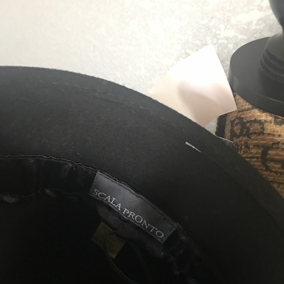 SCALA PRONTO 100% Wool Hat, w/gold Design - Picture 3 of 6